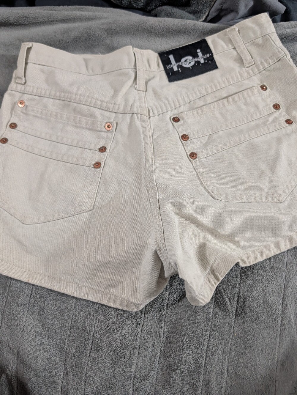 Vintage Y2K L.E.I. Ivory Denim Shorts Studded Back Pockets Size 5